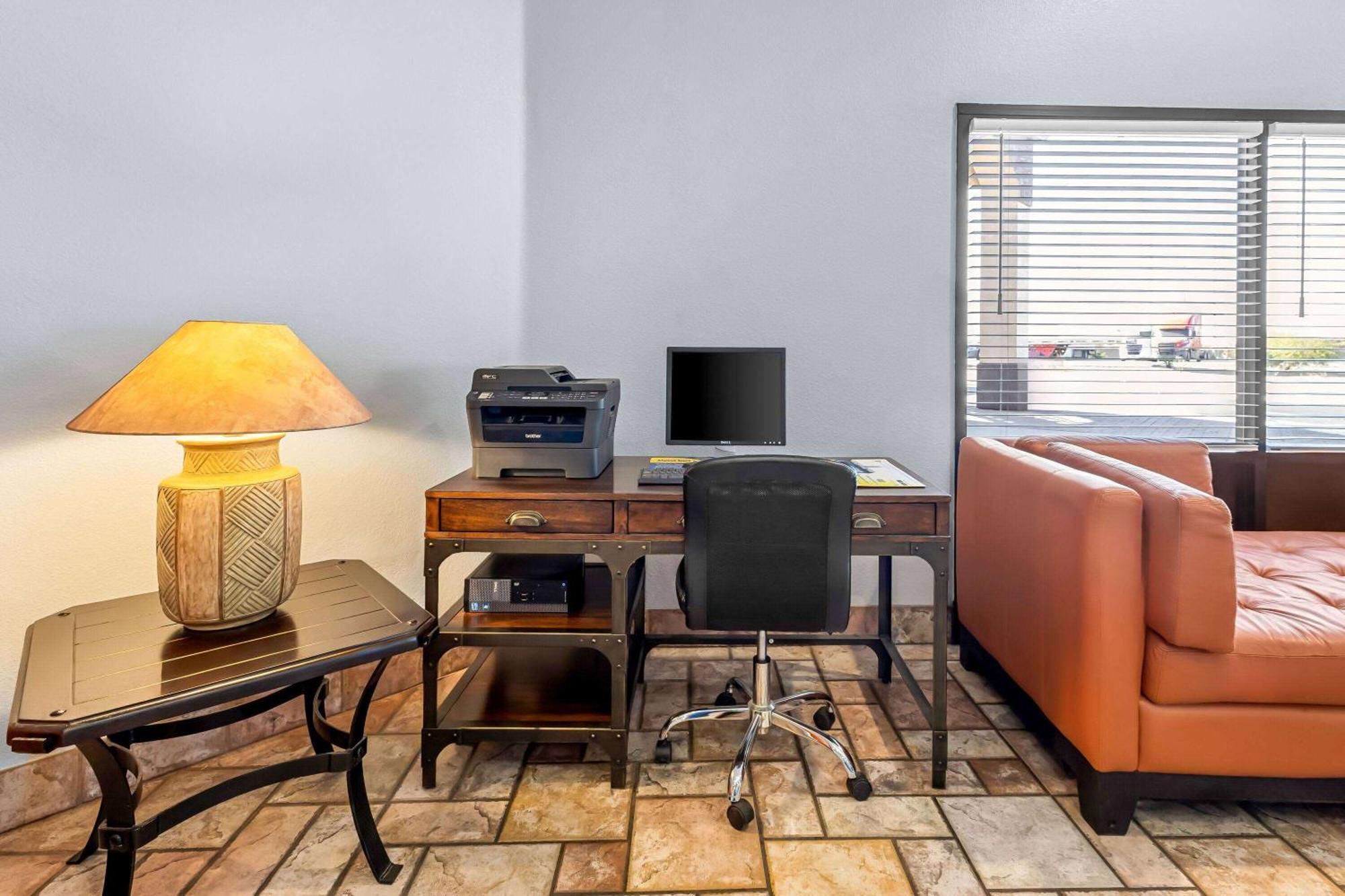 Days Inn By Wyndham Buckeye Buitenkant foto
